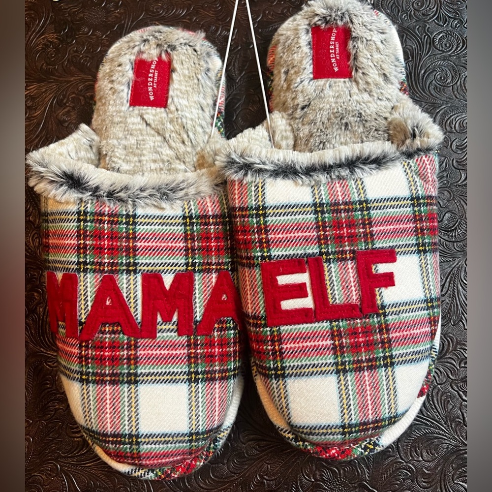 Wondershop Mama Elf women’s slippers. New with tags!